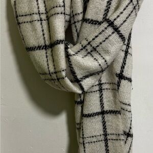 Banana Republic Plaid Knit Scarf in white  and Black